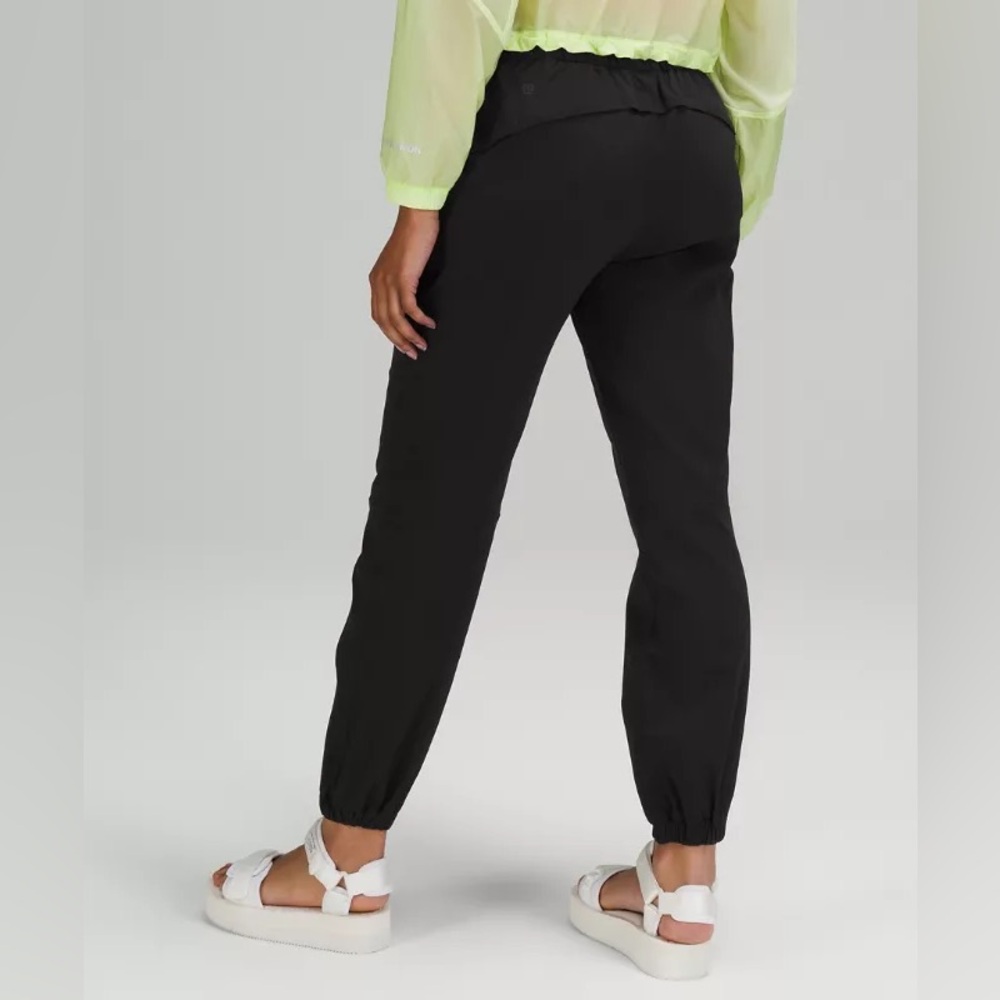 Lululemon Essential Affinity Mid Rise Jogger Black 10 - Picture 1 of 13